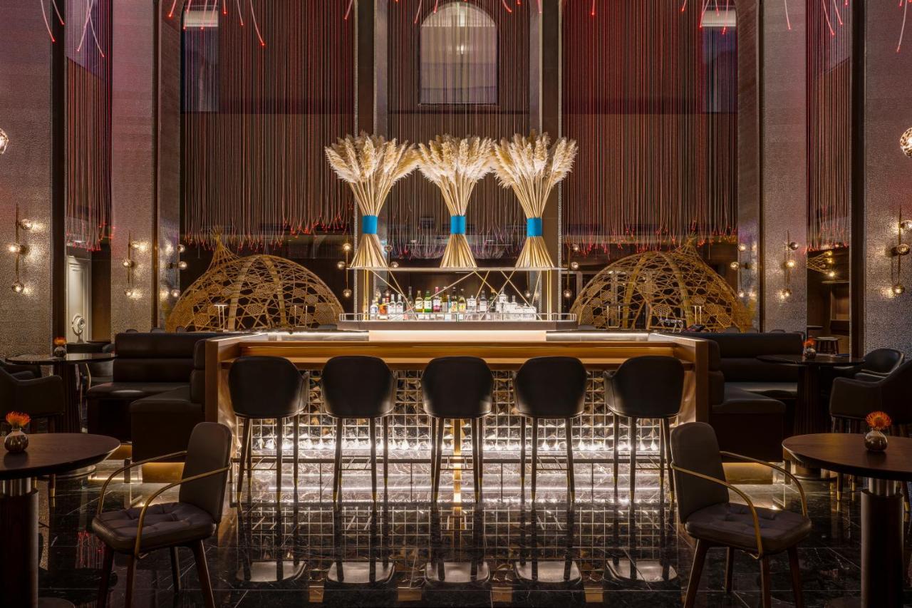 Intercontinental Kaohsiung By Ihg Hotel Екстериор снимка The bar at the lobby