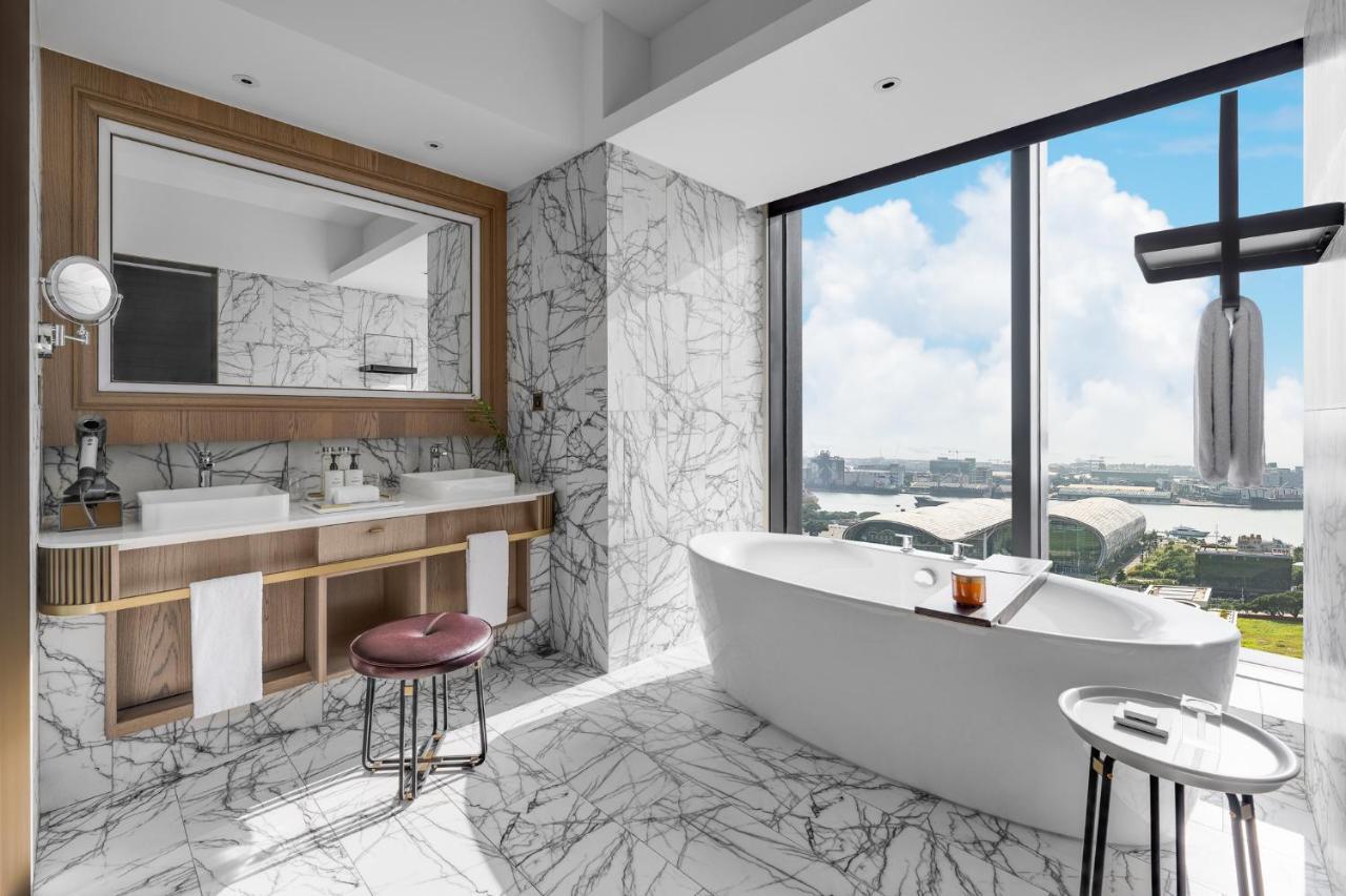 Intercontinental Kaohsiung By Ihg Hotel Екстериор снимка Bathroom
