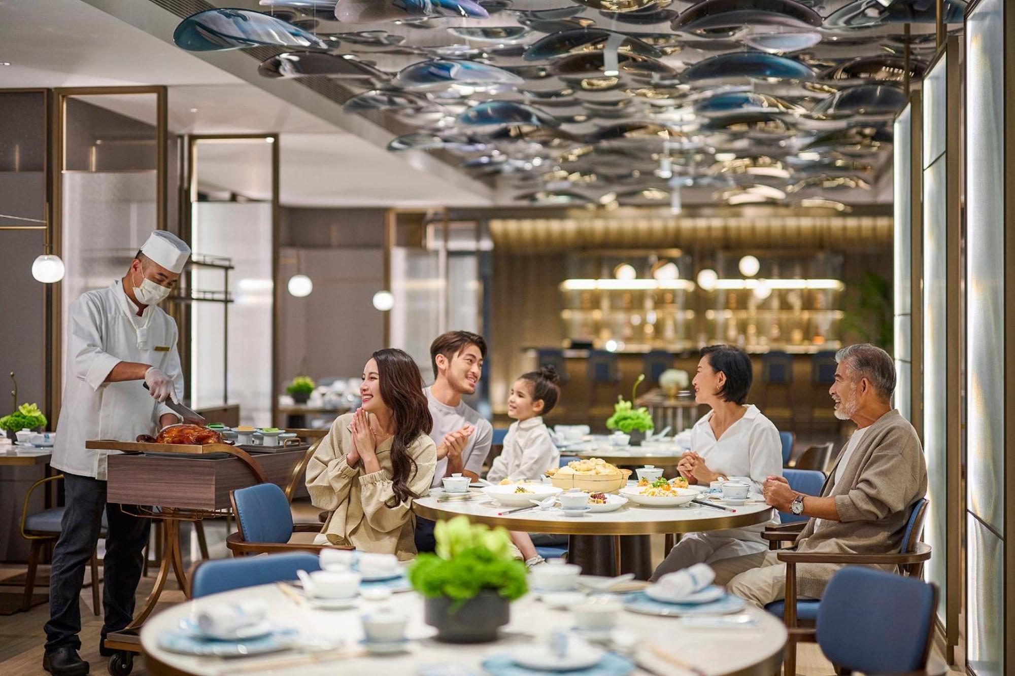 Intercontinental Kaohsiung By Ihg Hotel Екстериор снимка The Club at Hong Kong International Airport