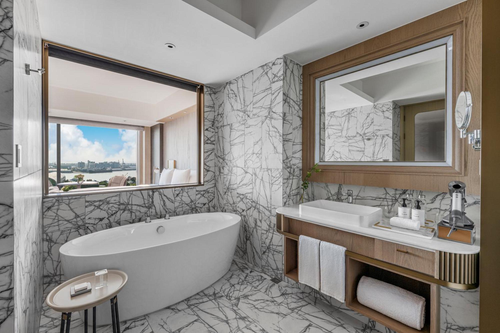 Intercontinental Kaohsiung By Ihg Hotel Стая снимка Bathroom