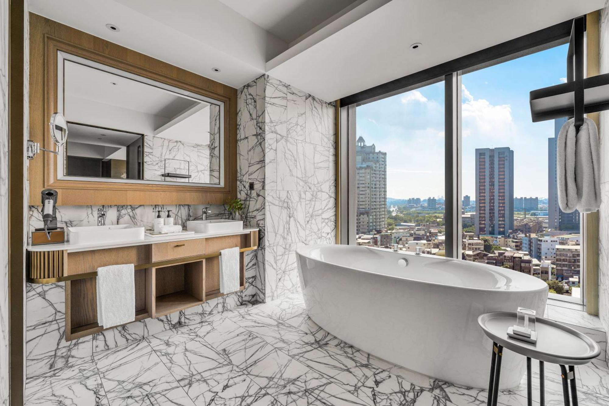 Intercontinental Kaohsiung By Ihg Hotel Стая снимка Bathroom