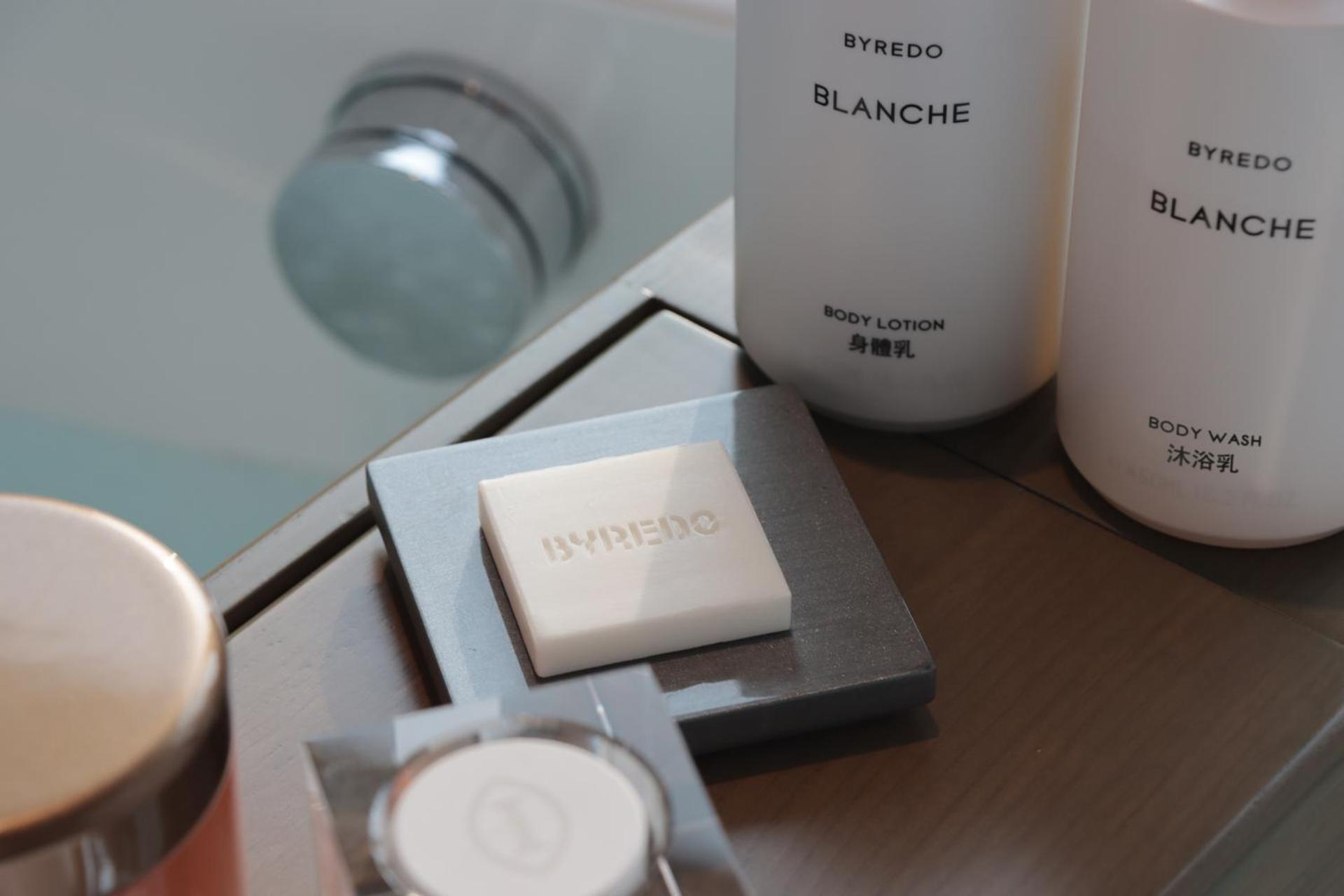 Intercontinental Kaohsiung By Ihg Hotel Екстериор снимка Soap
