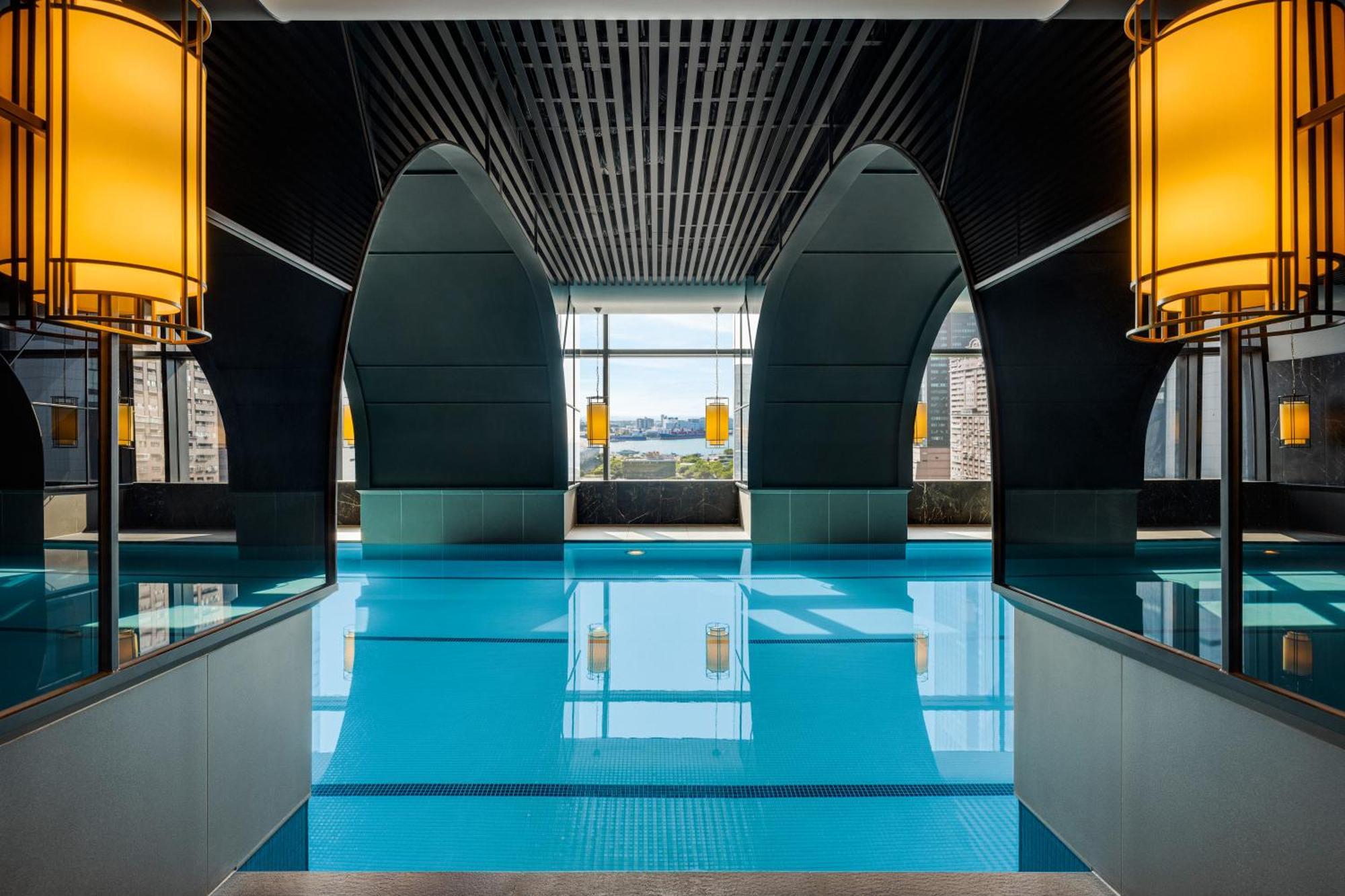 Intercontinental Kaohsiung By Ihg Hotel Екстериор снимка The pool at the hotel