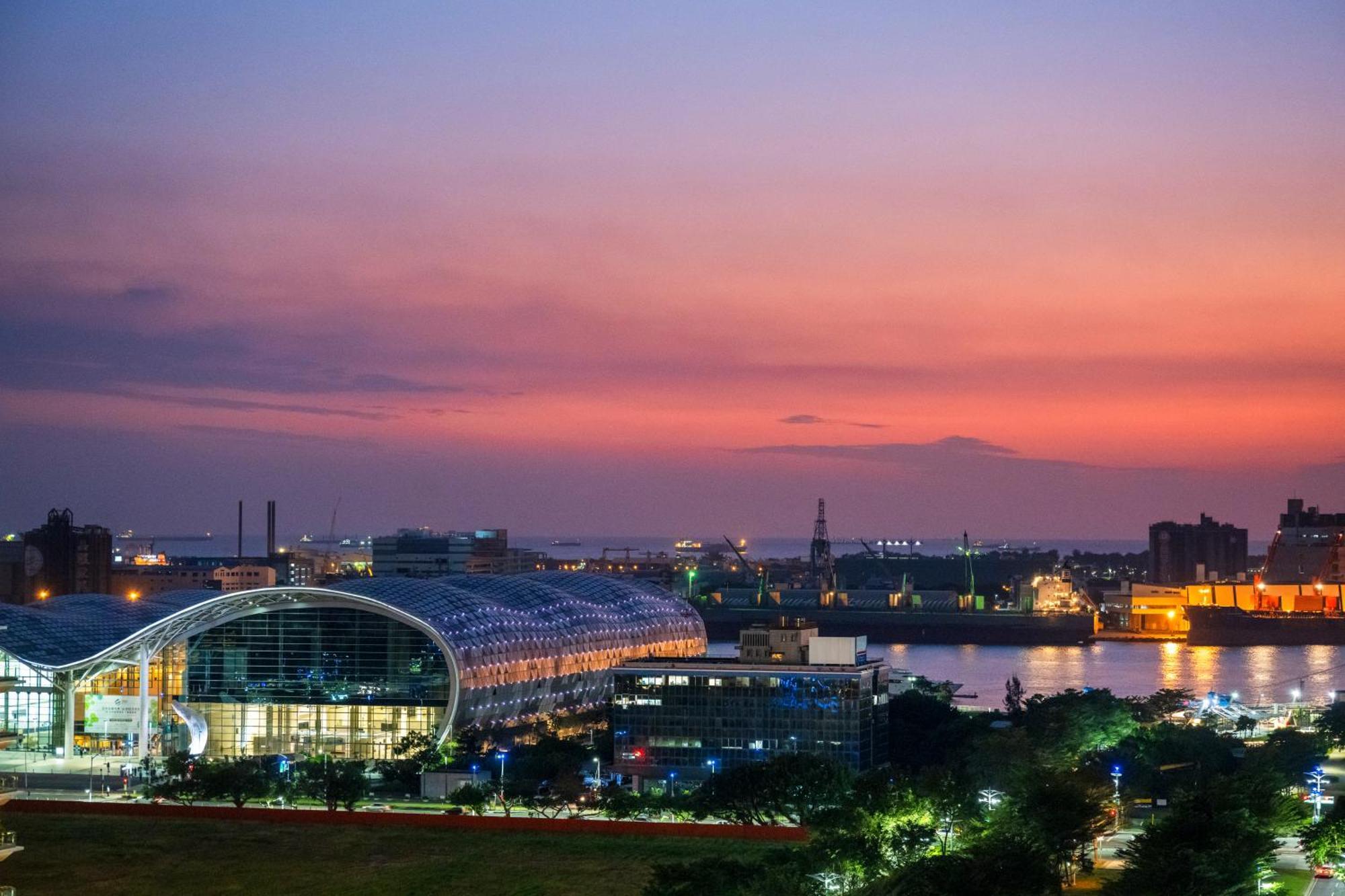 Intercontinental Kaohsiung By Ihg Hotel Екстериор снимка View of the city